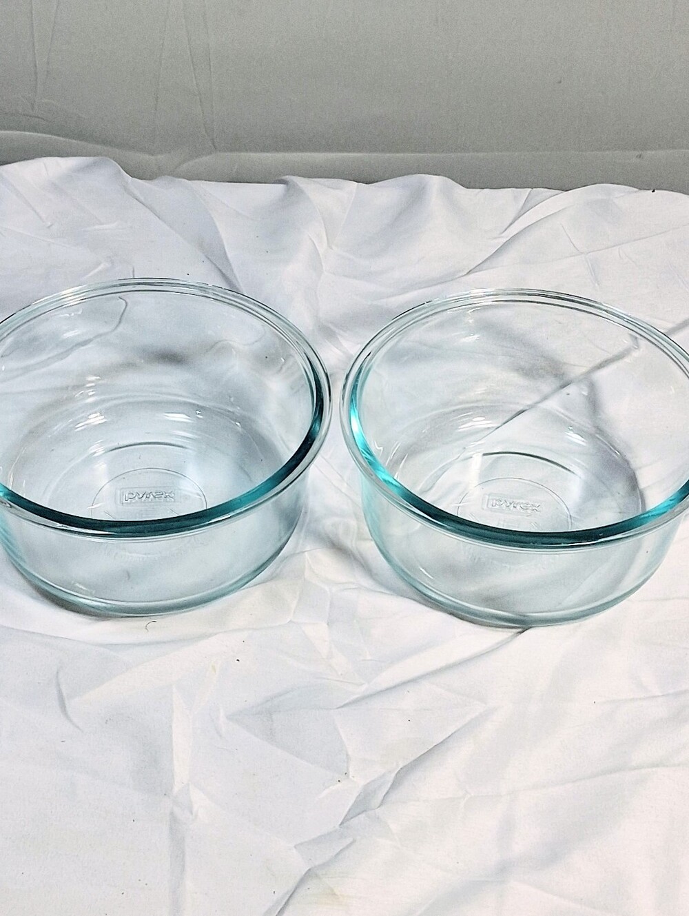 Pair Of Pyrex 4 Cup #7201R Snapware Total Solutions Bowls